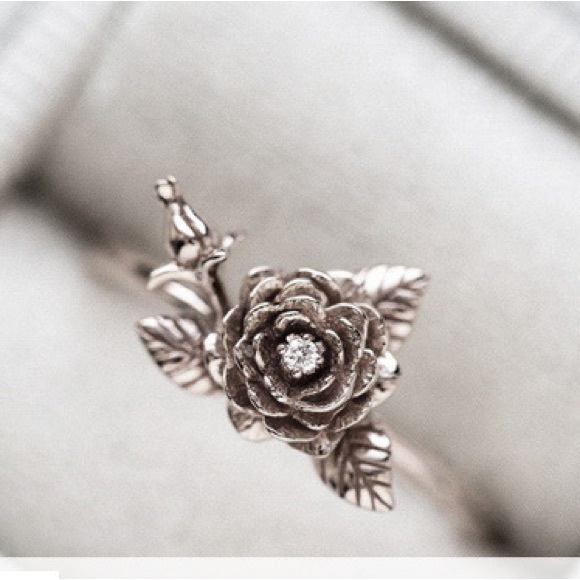 Stunning Silver Plated Flower Ring - Perfect Gift for the Special Woman or Girl - Picture 3 of 4